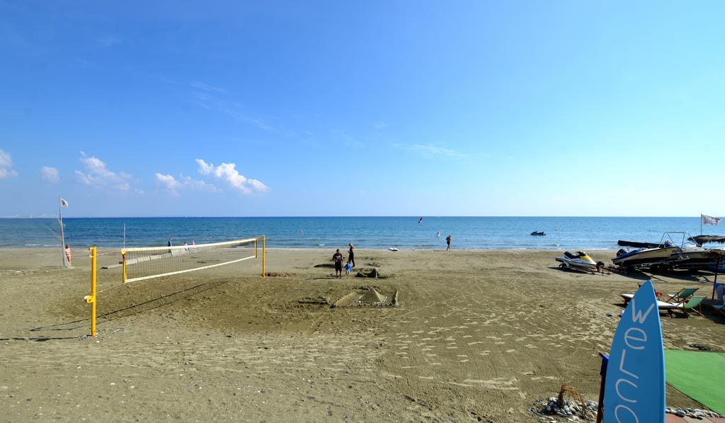 Mackenzie Blu Beach Studio Larnaca Esterno foto