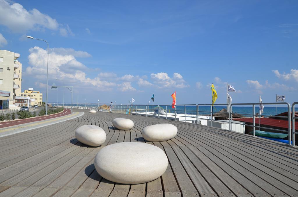 Mackenzie Blu Beach Studio Larnaca Esterno foto