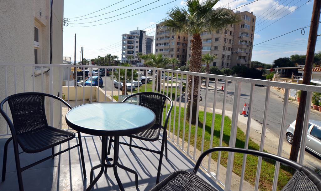 Mackenzie Blu Beach Studio Larnaca Esterno foto